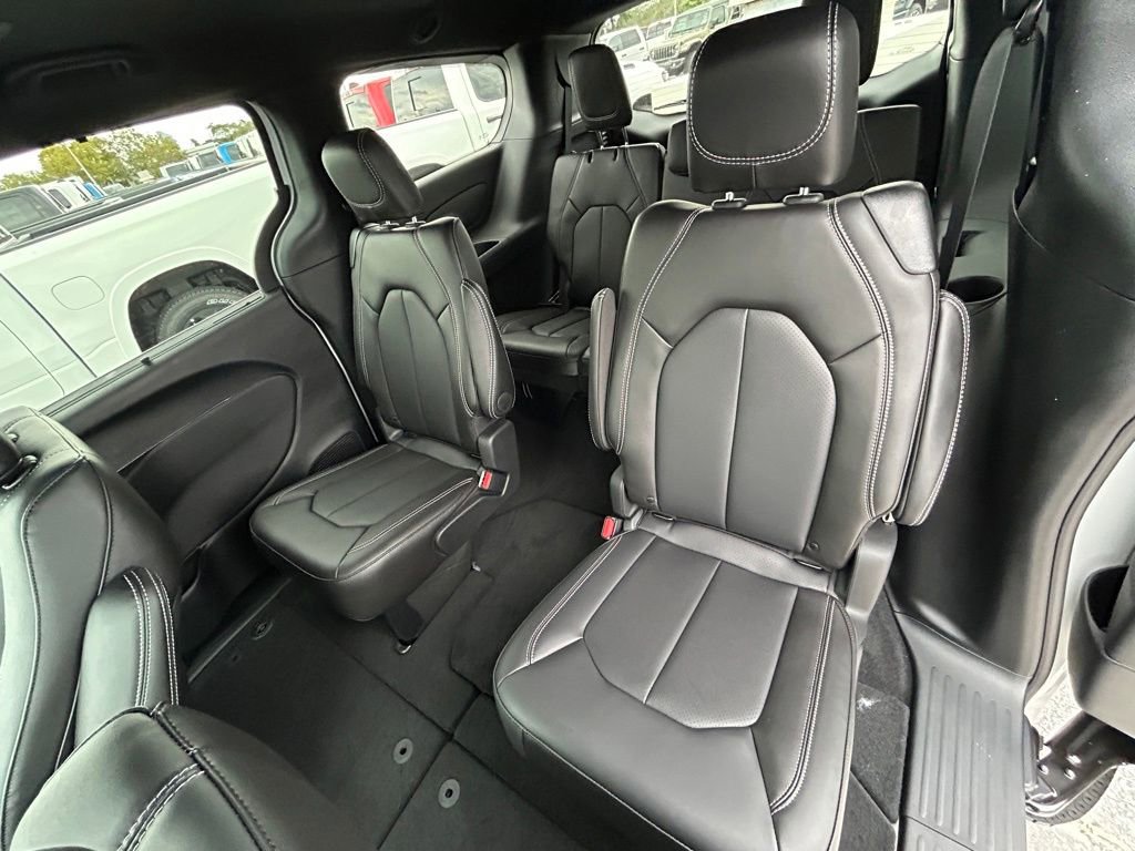 New 2026 Chrysler Pacifica Select image 37