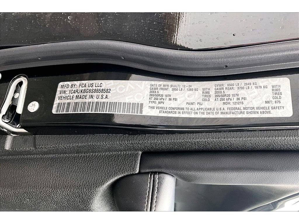 Used 2025 Jeep Grand Cherokee L Limited w/ Luxury Tech Group II image 35