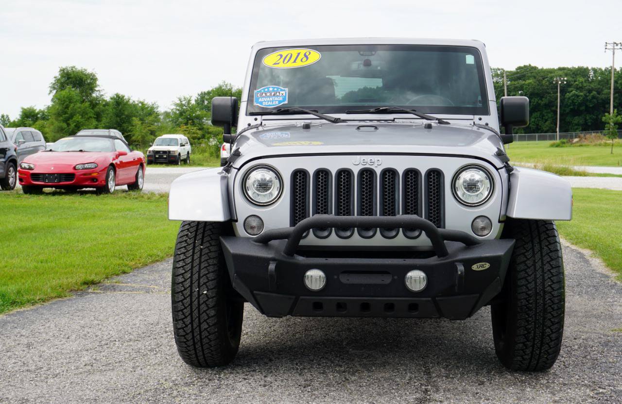 Used 2018 Jeep Wrangler Unlimited Sahara AWD/4WD image 3