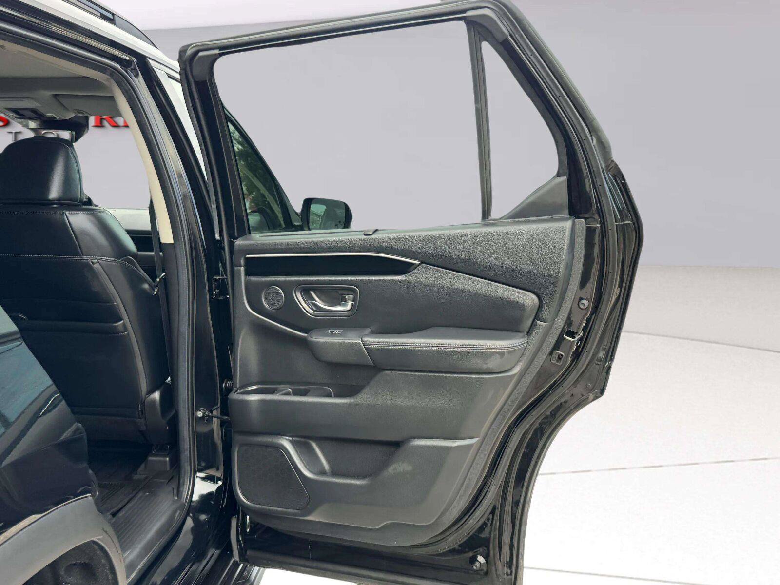 Used 2023 Honda Pilot Touring image 36