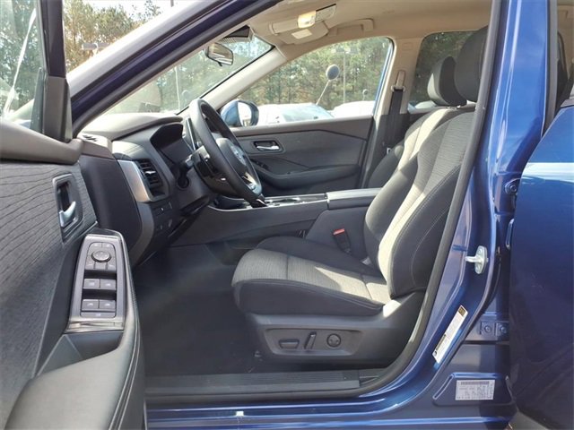 Used 2023 Nissan Rogue SV image 14