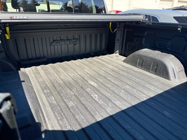 Used 2022 GMC Sierra 1500 AT4 w/ Technology Package AWD/4WD image 14