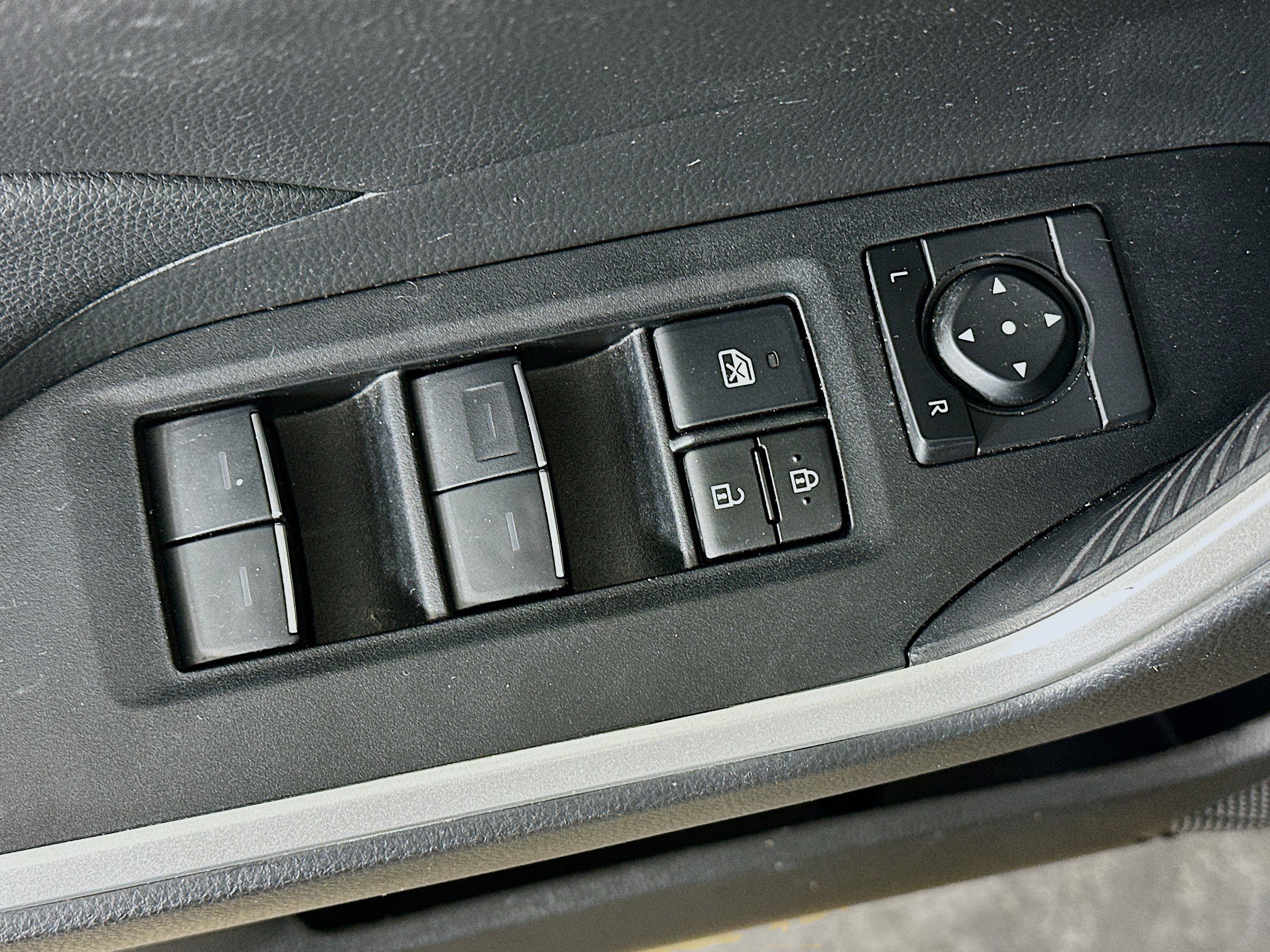 Used 2023 Toyota RAV4 XLE FWD image 15