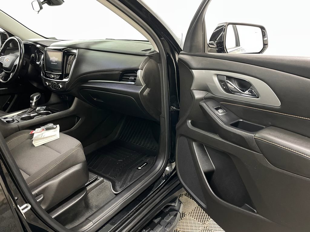 Certified 2021 Chevrolet Traverse LT FWD image 37