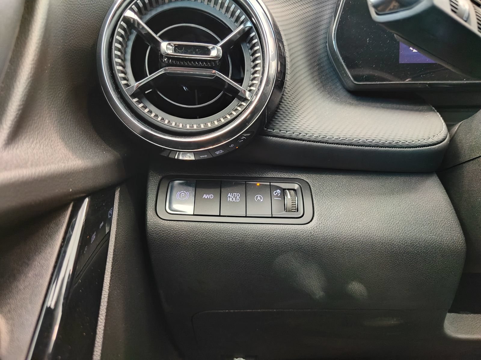 Used 2026 Chevrolet Equinox LT AWD/4WD image 18