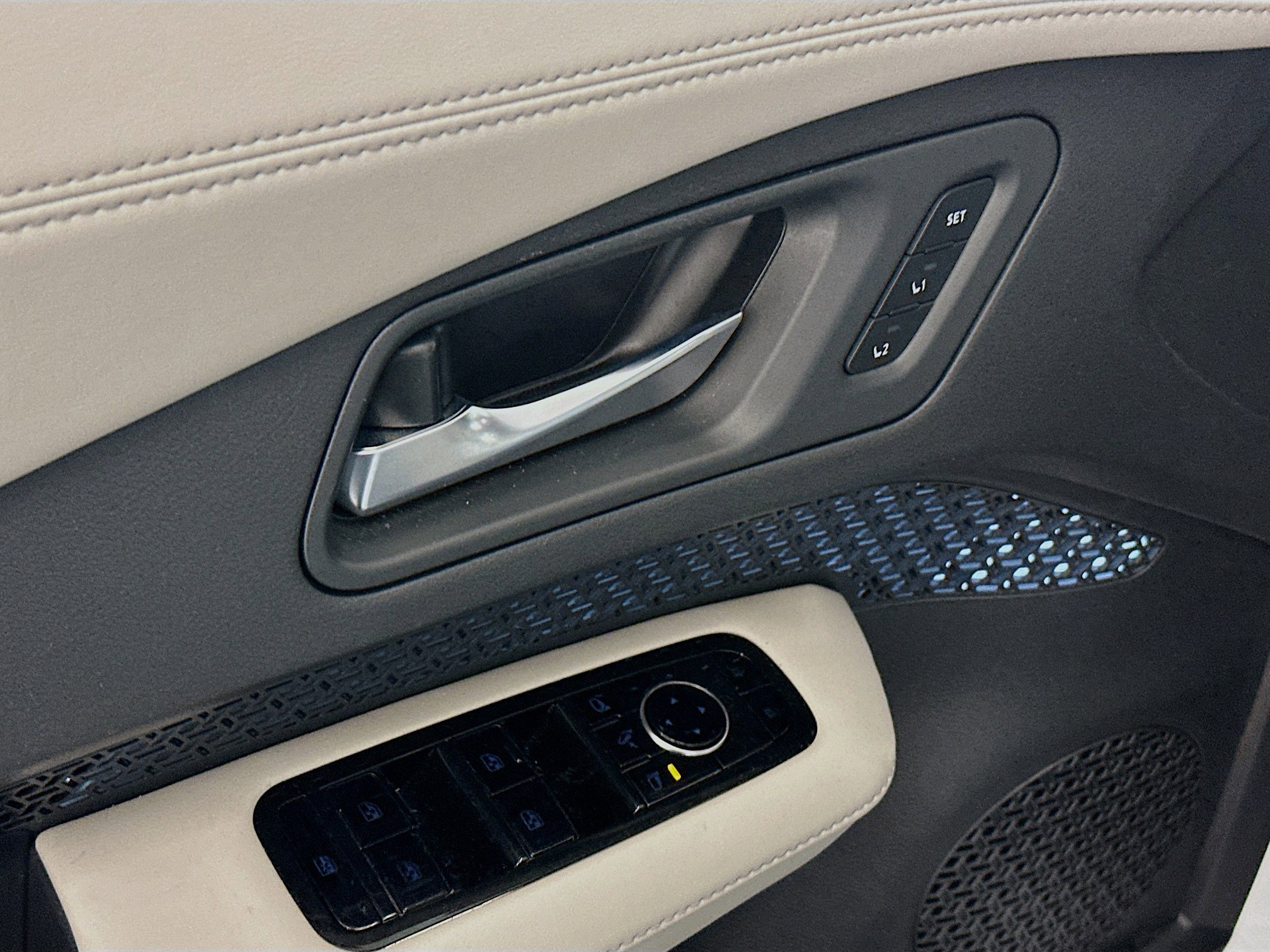 Used 2023 Nissan Ariya EVOLVE+ image 15