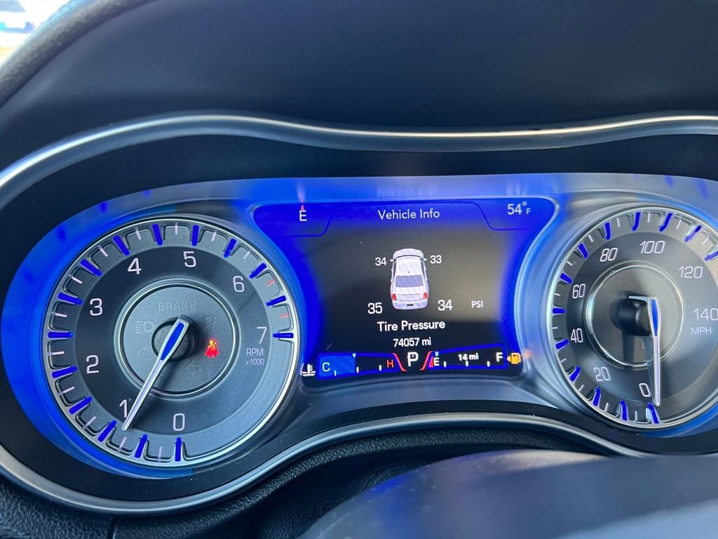 Used 2022 Chrysler 300 Touring L w/ Comfort Group image 18