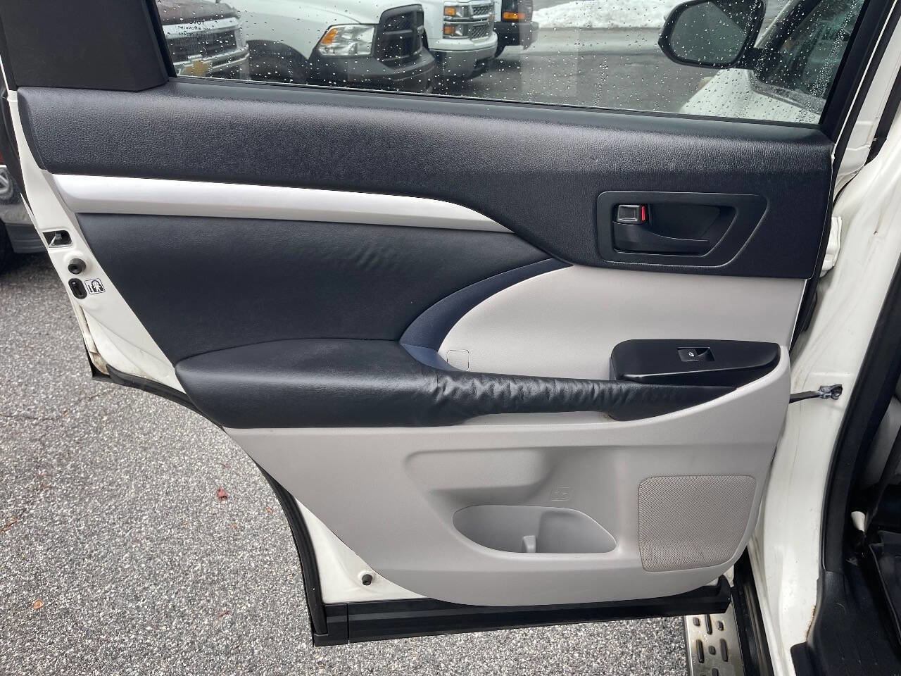 Used 2014 Toyota Highlander Plus AWD/4WD image 31