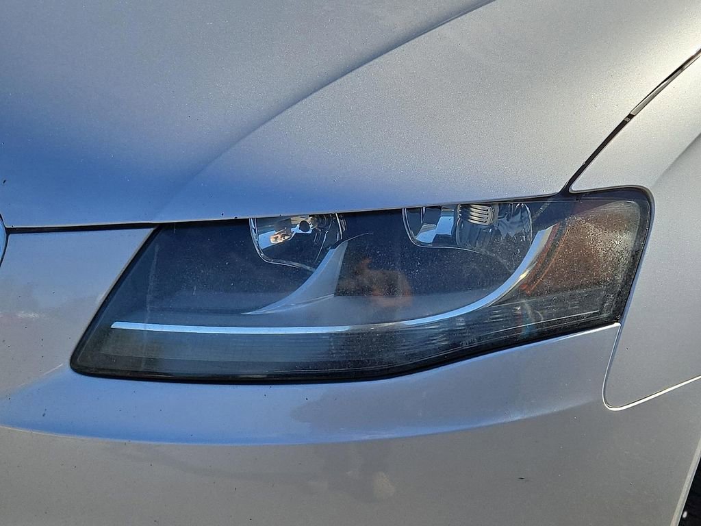 Used 2009 Audi A4 2.0T Premium image 10