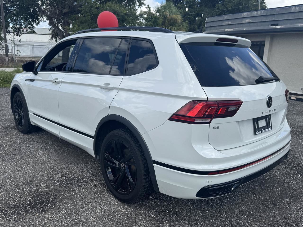 Used 2023 Volkswagen Tiguan SE R-Line FWD image 4