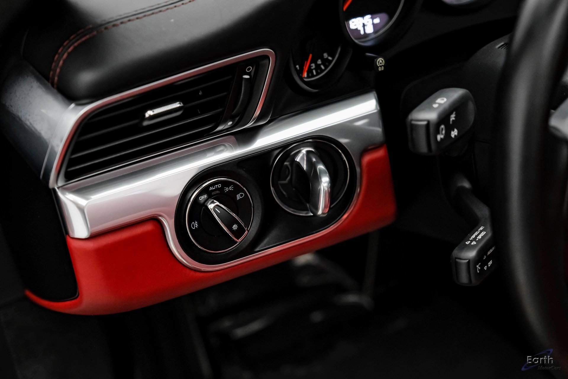 Used 2019 Porsche 911 Turbo image 63