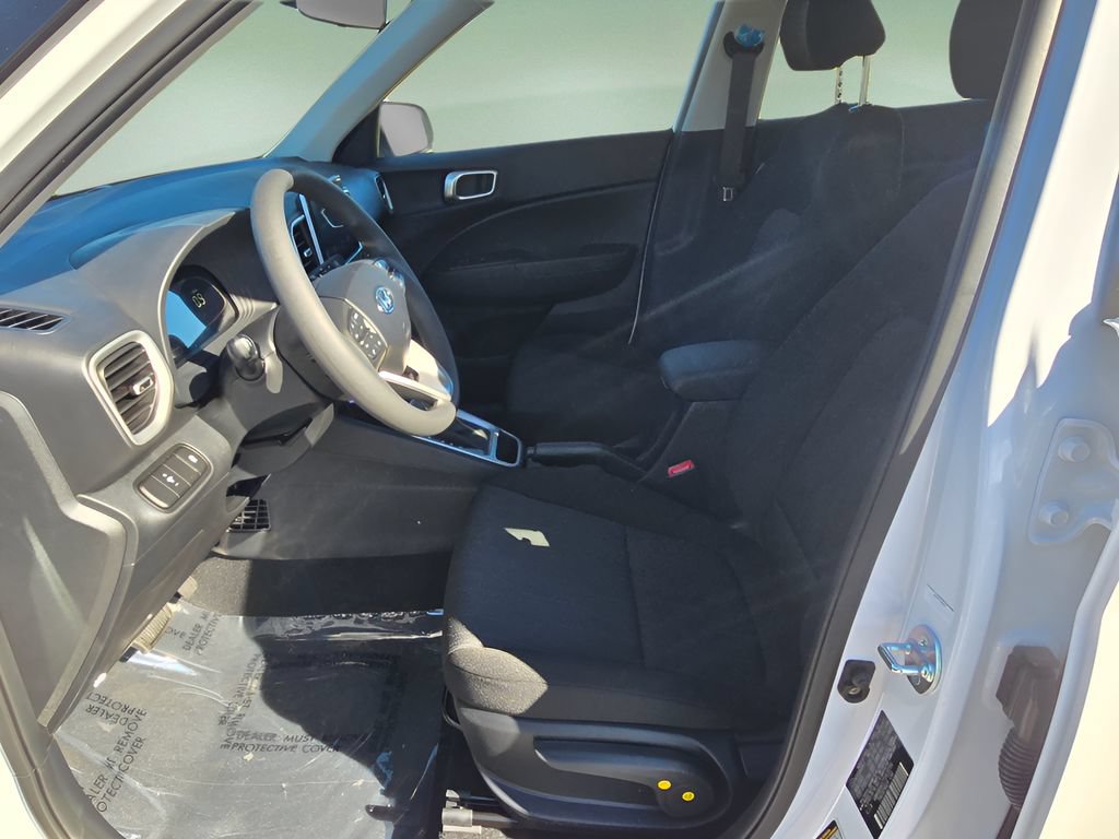 Used 2026 Hyundai Venue SE FWD image 12
