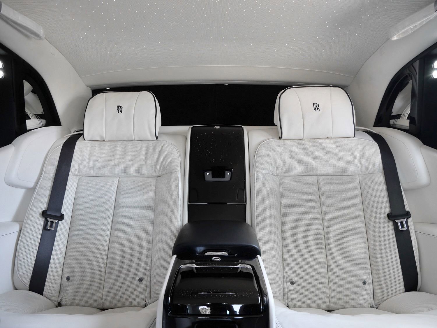 Certified 2022 Rolls-Royce Phantom Extended Wheelbase w/ The Phantom Package RWD image 38