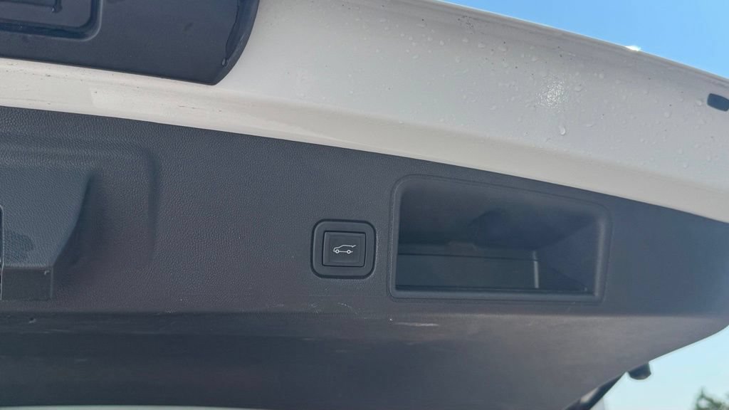 Used 2024 GMC Terrain Denali w/ Denali Premium Package AWD/4WD image 6