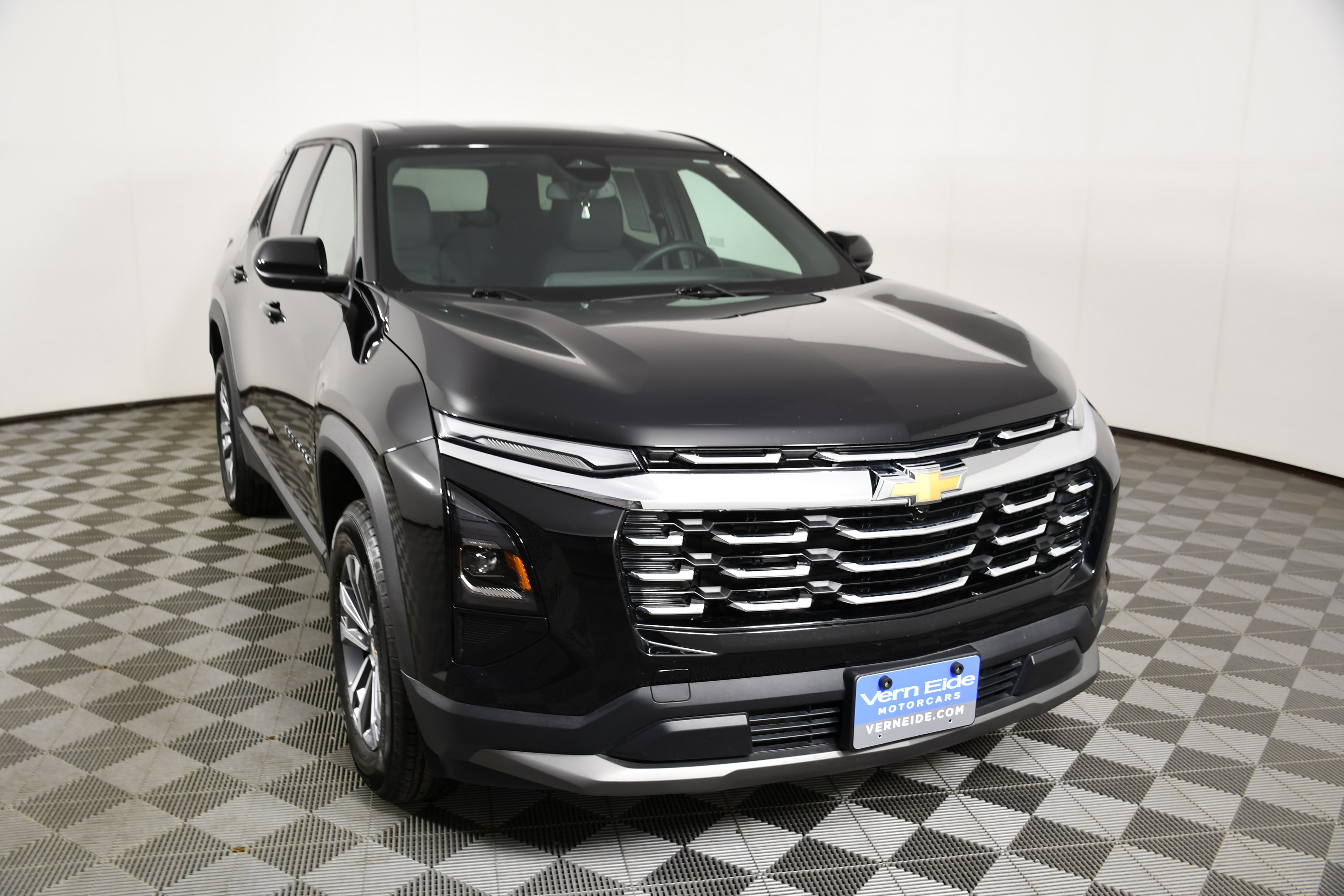 Used 2026 Chevrolet Equinox LT AWD/4WD image 3
