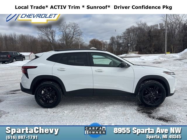 Used 2025 Chevrolet Trax ACTIV w/ Sunroof Package image 2