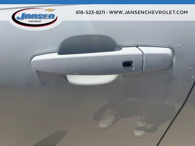 Used 2019 Chevrolet Equinox LT w/ Driver Convenience Package FWD image 9