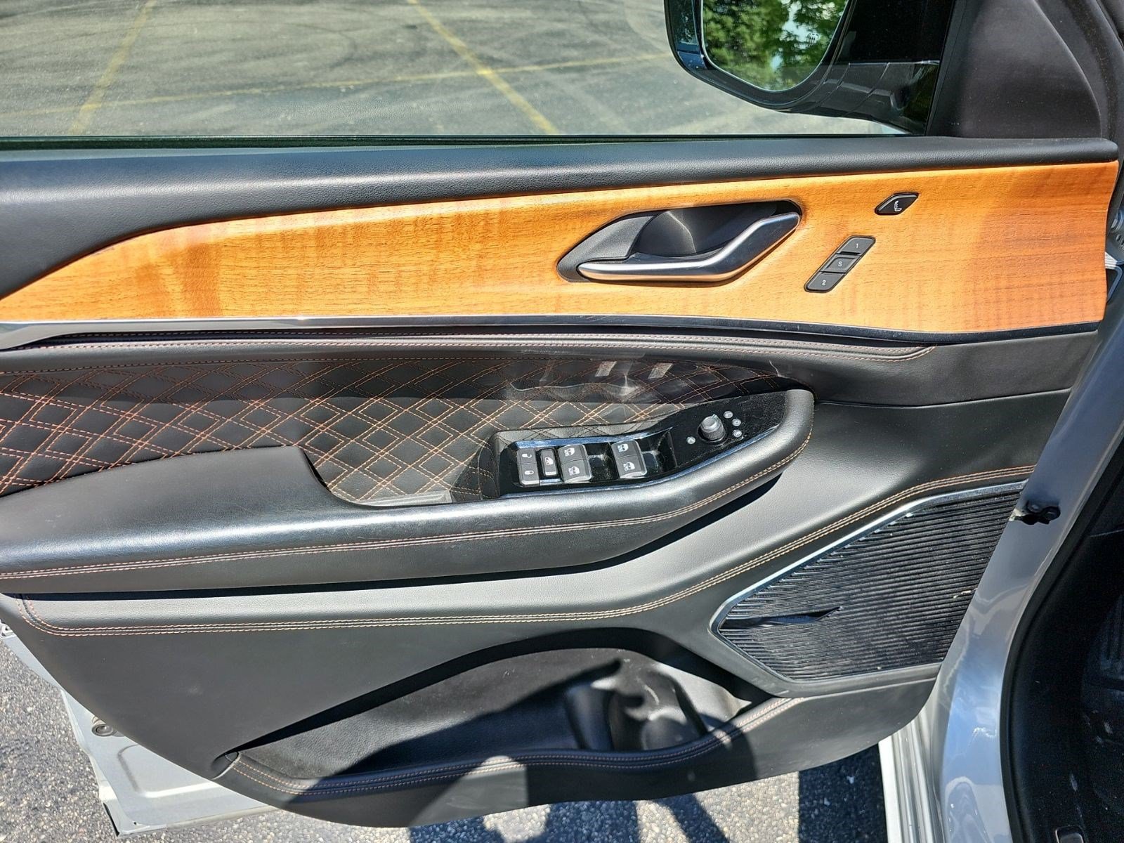 Used 2022 Jeep Grand Cherokee Summit AWD/4WD image 19