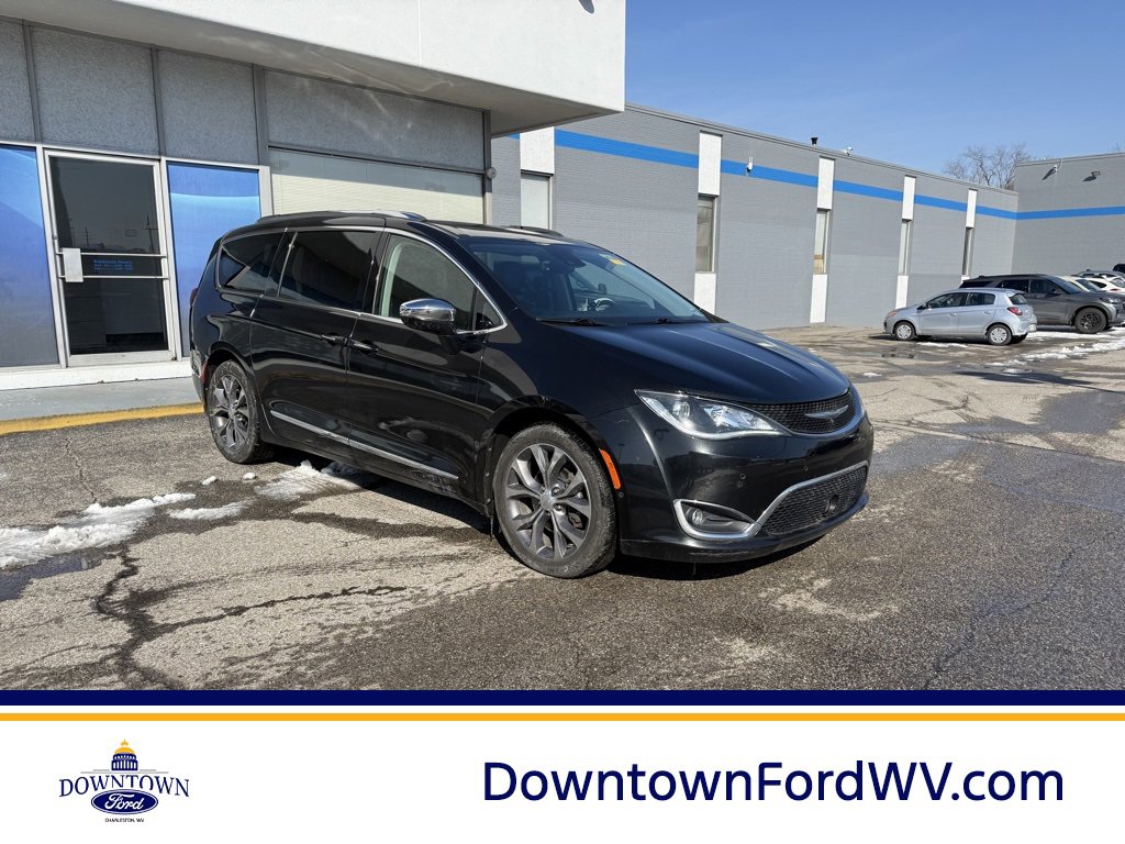 Used 2017 Chrysler Pacifica Limited image 1