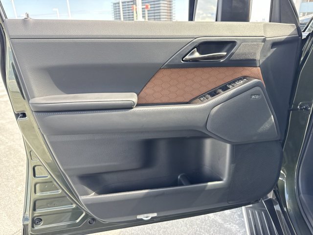 Certified 2025 Lexus GX 550 w/ Cold Area Package AWD/4WD image 13