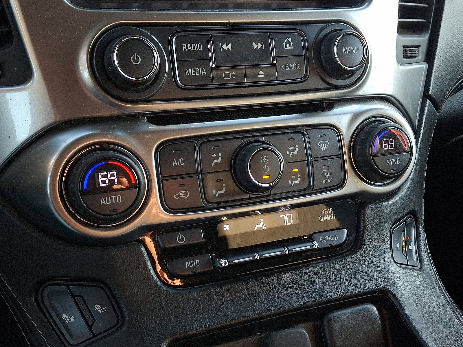 Used 2018 Chevrolet Suburban LT image 15