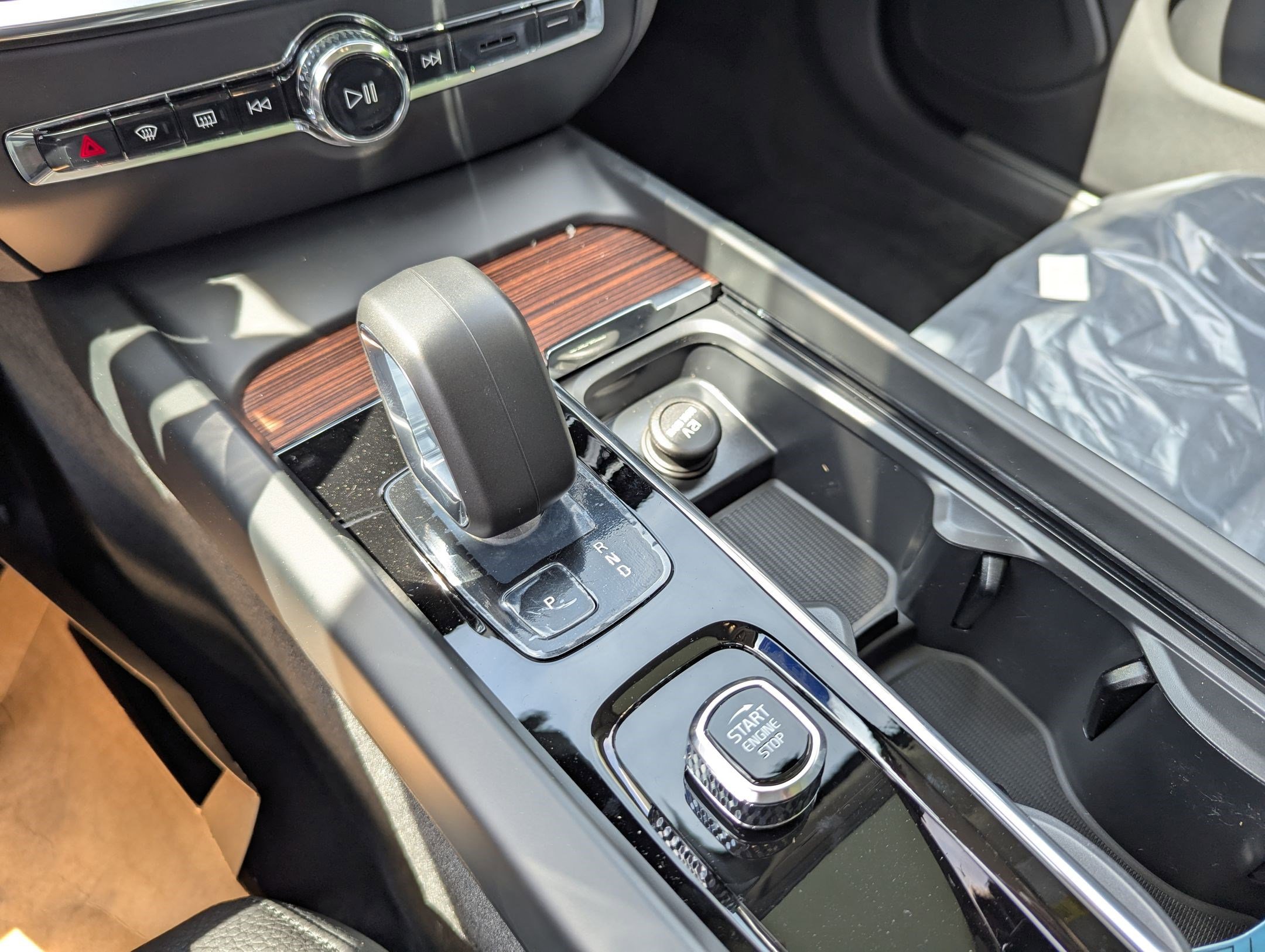 New 2026 Volvo V60 B5 Cross Country Plus w/ Protection Package Premier image 16