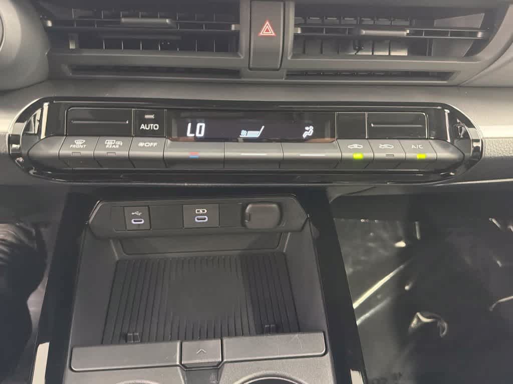 Used 2026 Toyota Prius LE FWD image 34