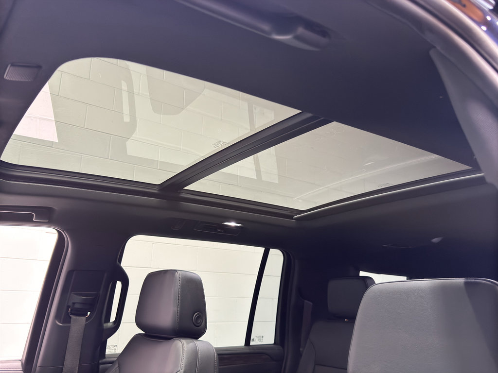 Used 2024 Chevrolet Suburban Z71 w/ Luxury Package AWD/4WD image 39