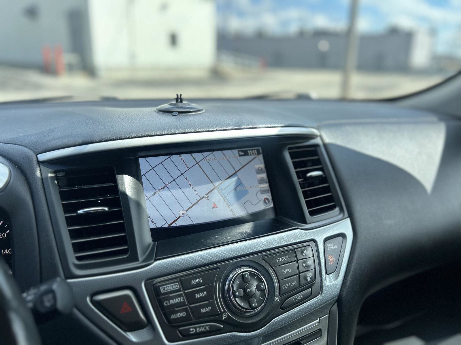 Used 2019 Nissan Pathfinder SL AWD/4WD image 24