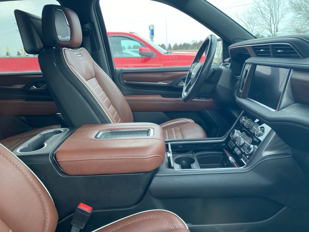 Used 2023 GMC Yukon XL Denali Ultimate AWD/4WD image 7