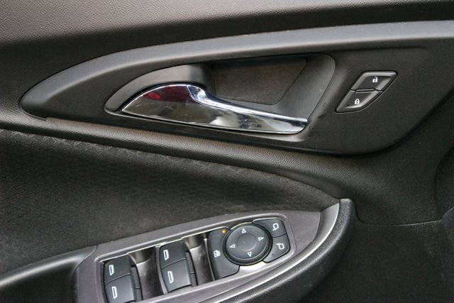 Used 2018 Chevrolet Malibu LS FWD image 16