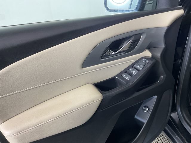 Used 2022 Chevrolet Traverse LT FWD image 18
