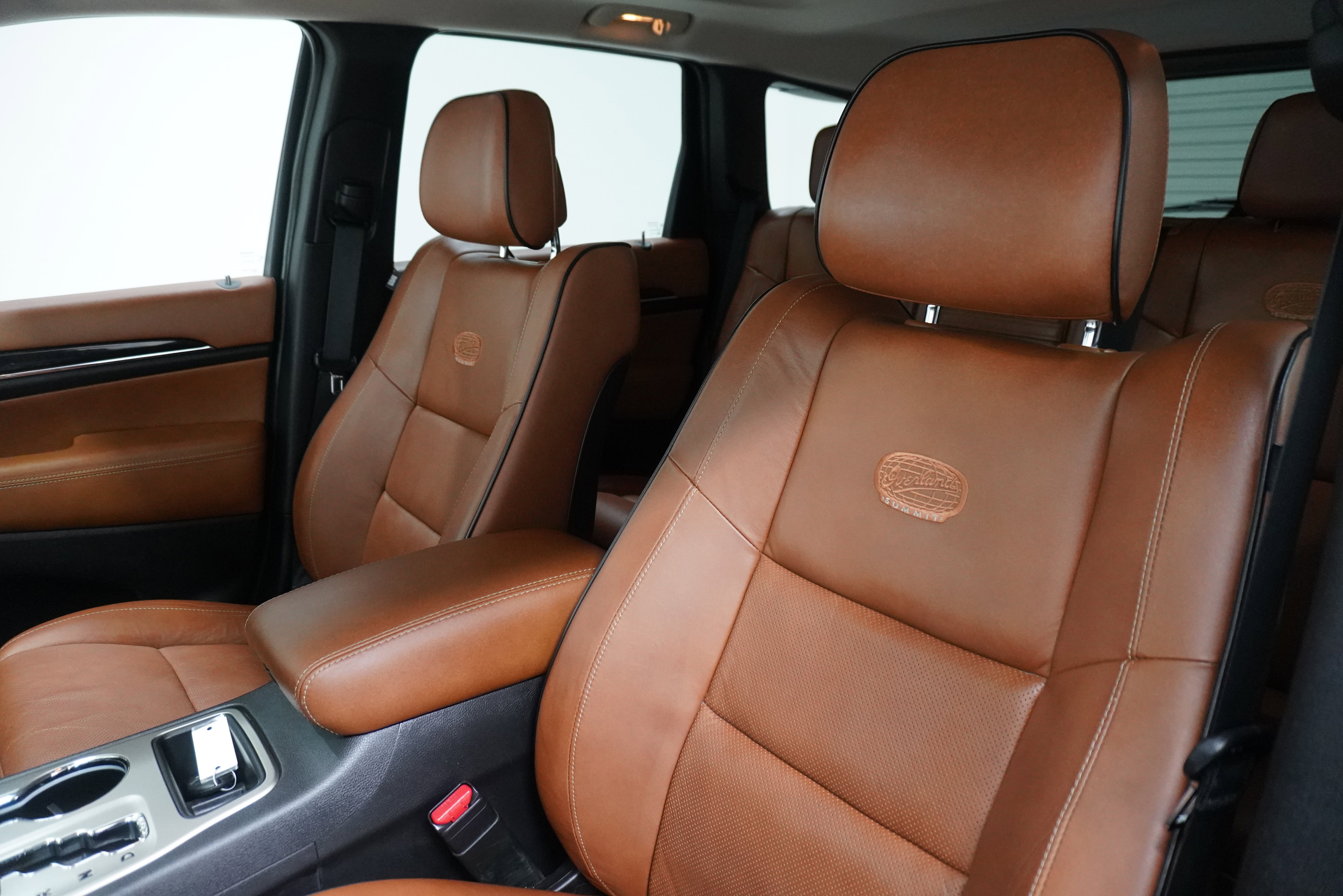 Used 2013 Jeep Grand Cherokee Overland Summit image 10