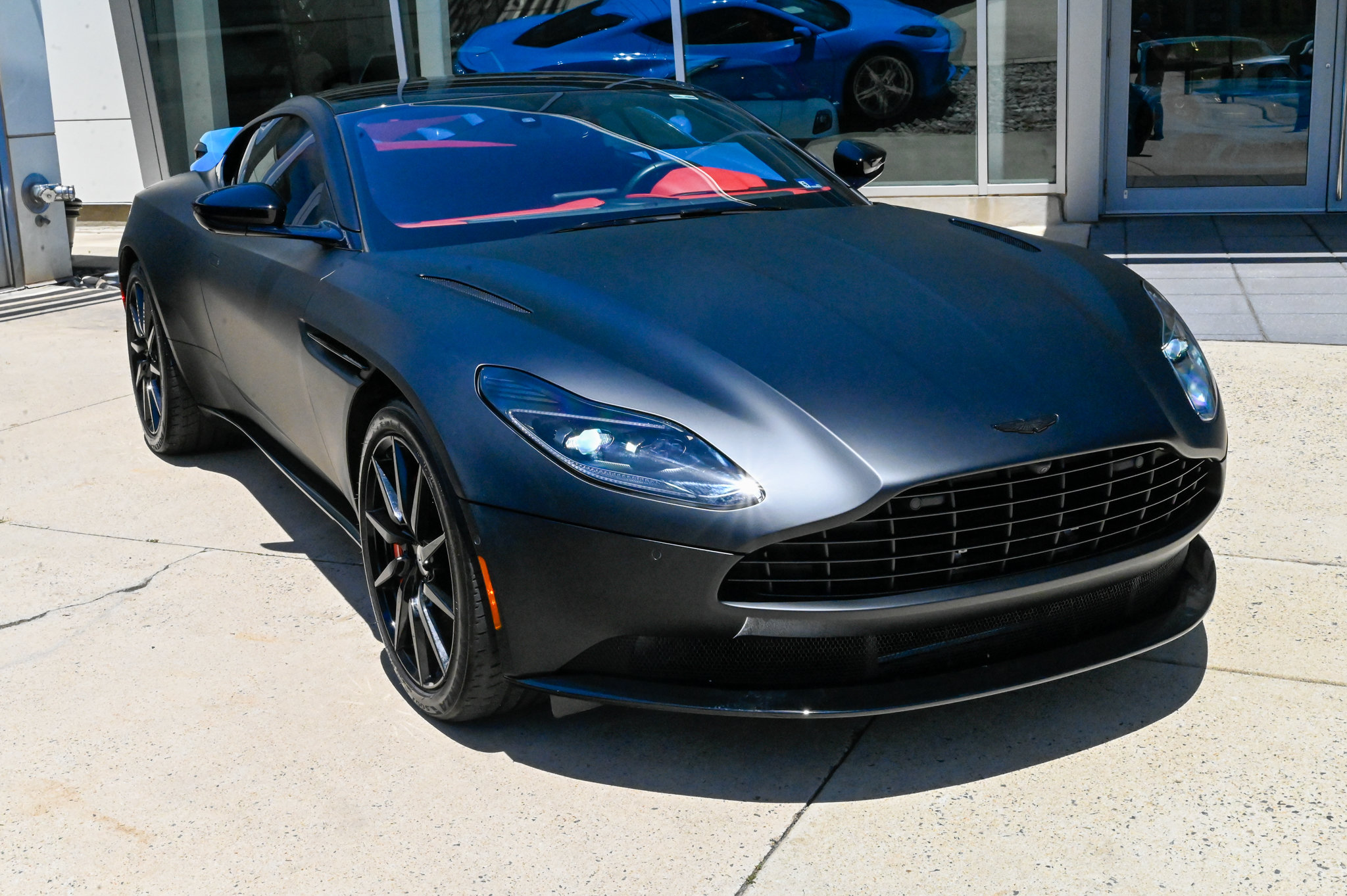 Used 2021 Aston Martin DB11 Coupe RWD image 3