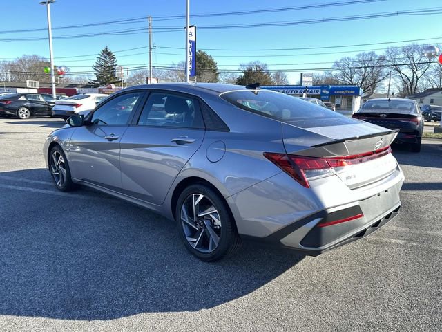 Used 2025 Hyundai Elantra Sport image 5