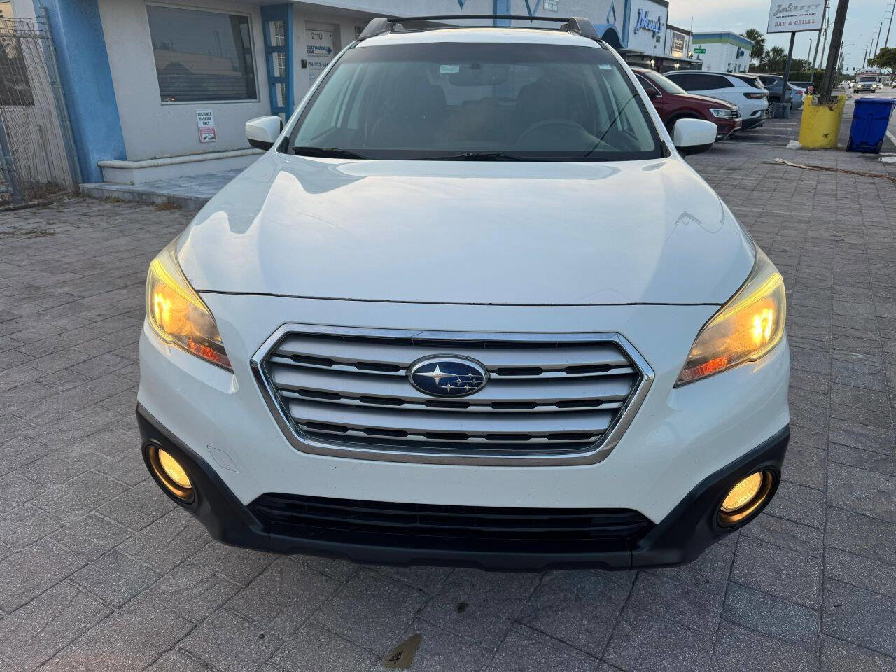 Used 2017 Subaru Outback 2.5i Premium AWD/4WD image 2