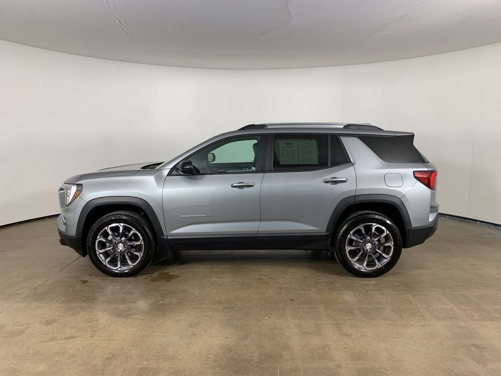 Used 2025 GMC Terrain Elevation w/ Elevation Premium Package image 14