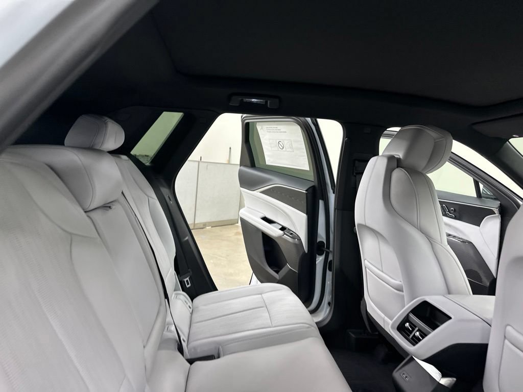 New 2026 Cadillac Lyriq Luxury AWD/4WD image 24