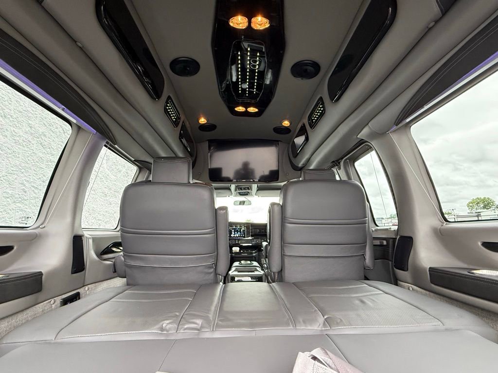 Used 2023 GMC Savana 2500 image 7