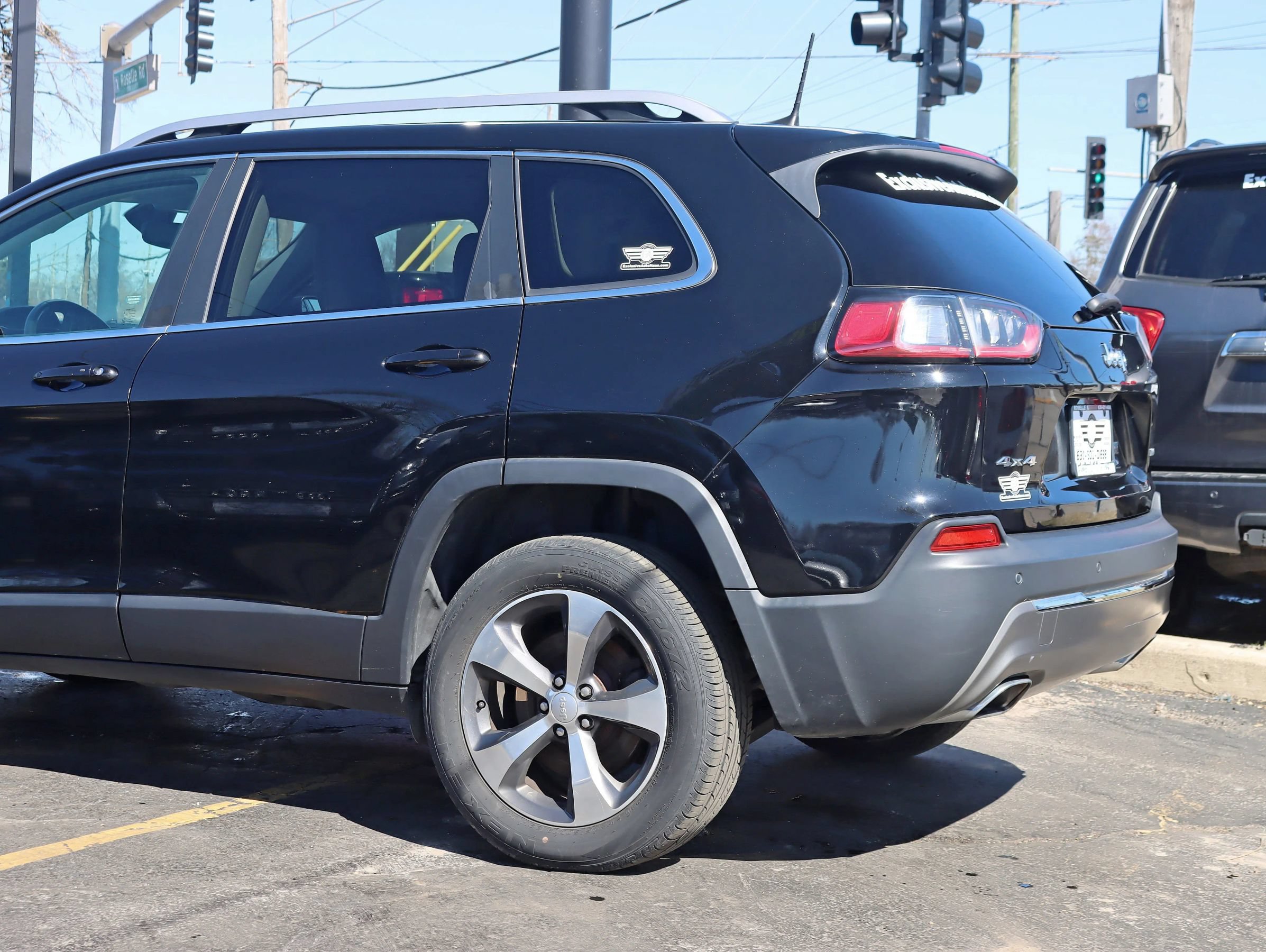 Used 2019 Jeep Cherokee Limited AWD/4WD image 13