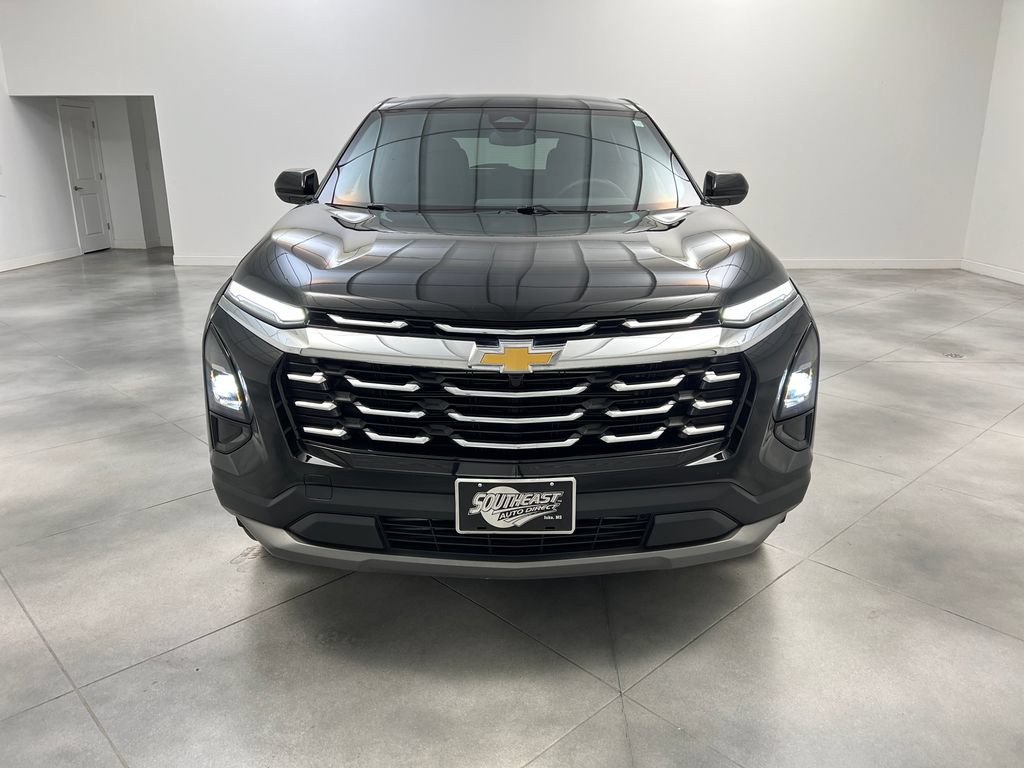 Used 2026 Chevrolet Equinox LT FWD image 3