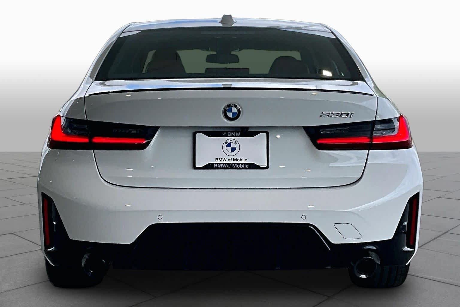 New 2026 BMW 330i Sedan w/ M Sport Package RWD image 4
