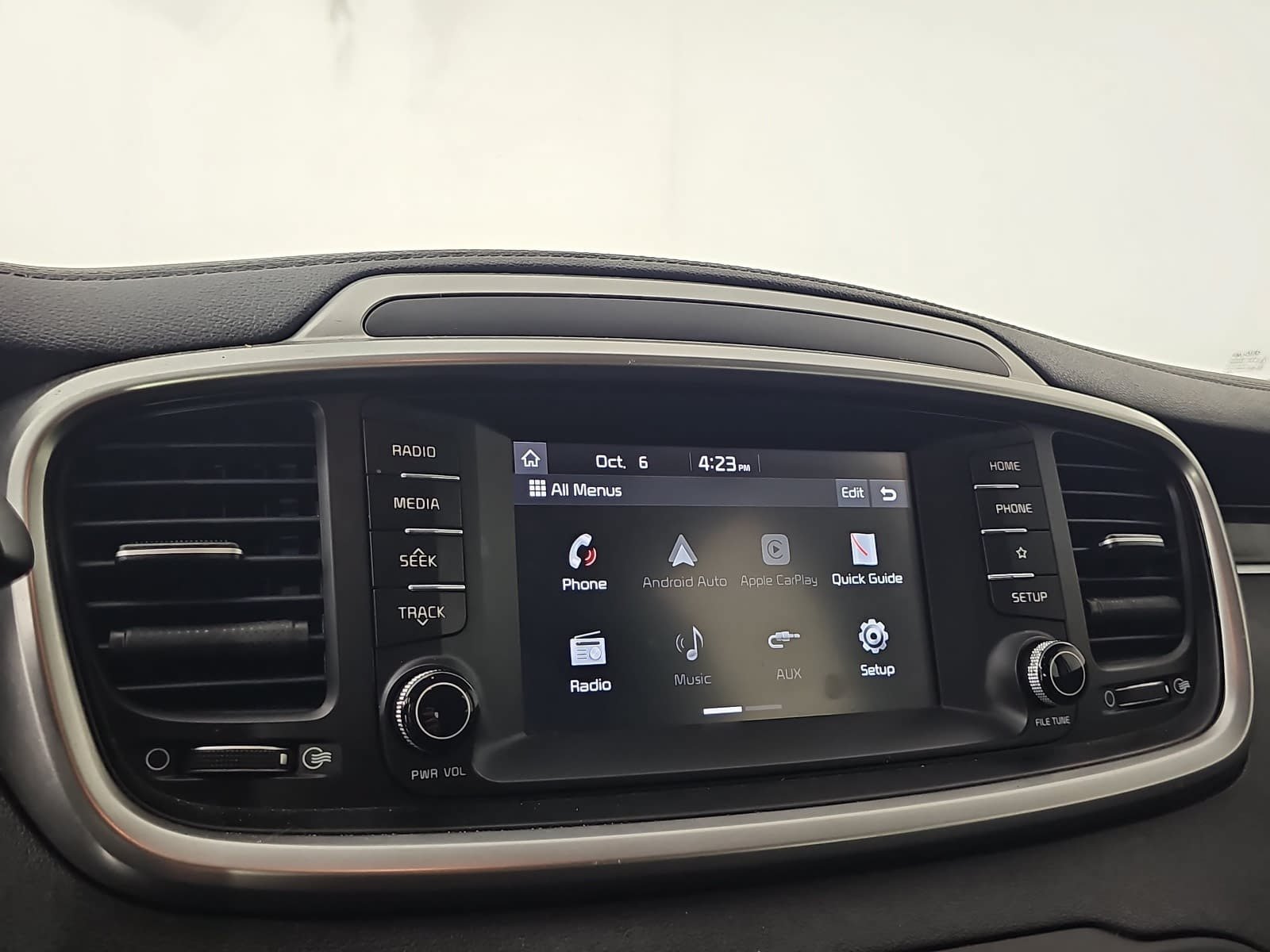 Used 2020 Kia Sorento LX FWD image 19