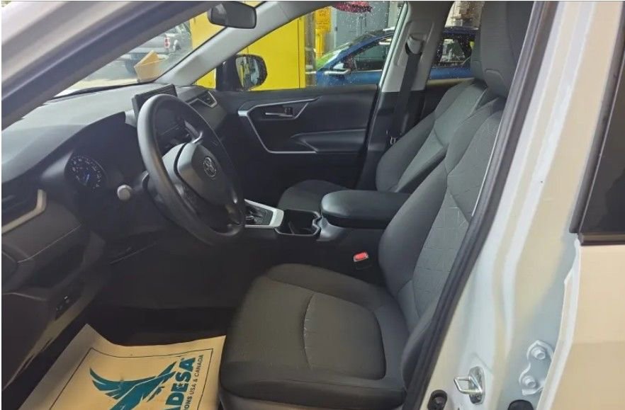Used 2022 Toyota RAV4 XLE AWD/4WD image 3