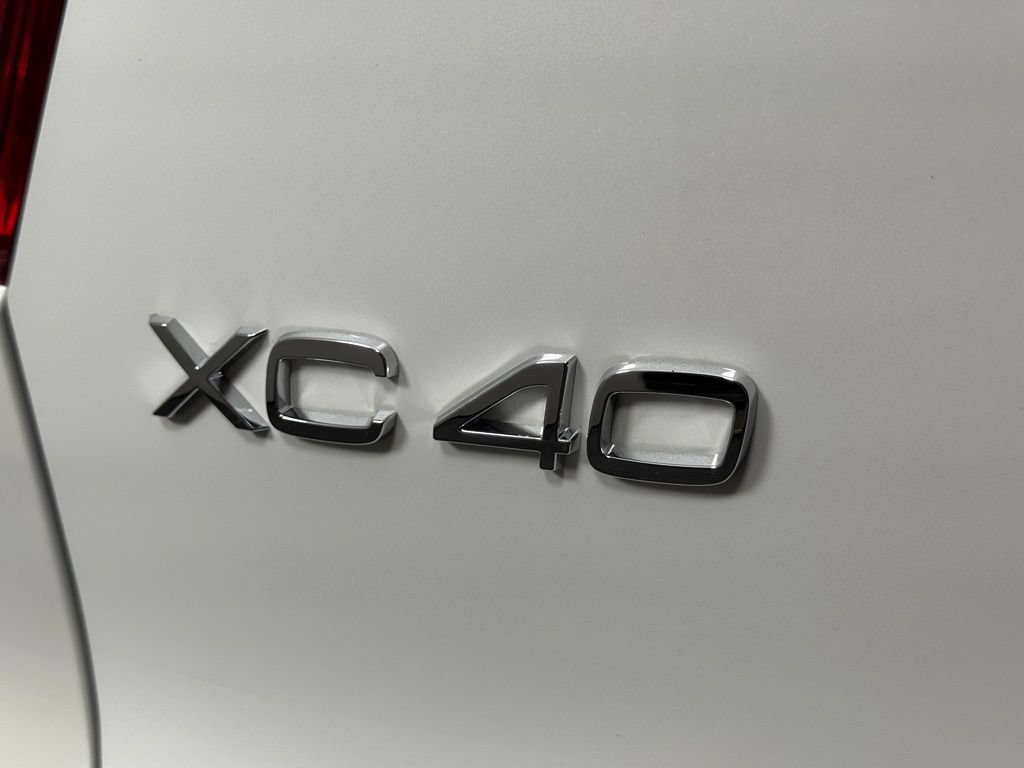 Certified 2023 Volvo XC40 B5 Plus w/ Driver Assist Package AWD/4WD image 7