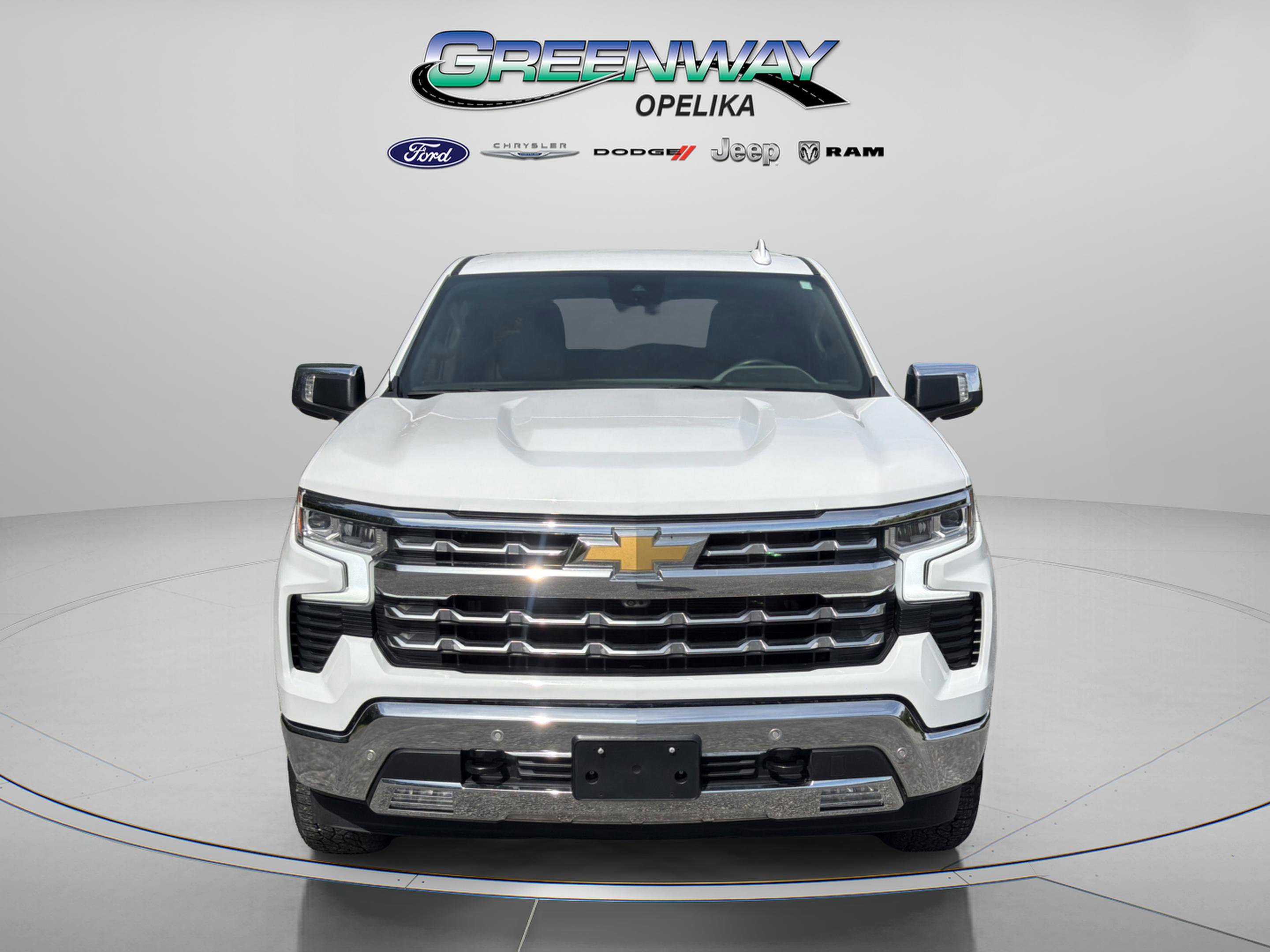 Used 2023 Chevrolet Silverado 1500 LTZ AWD/4WD image 2