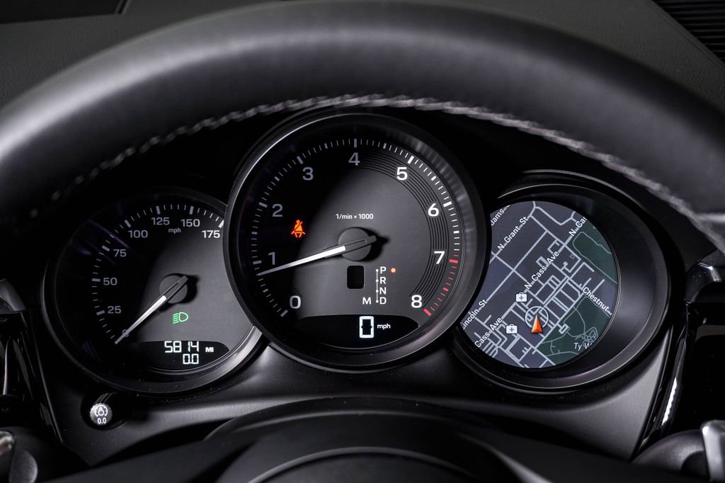 Certified 2025 Porsche Macan image 21