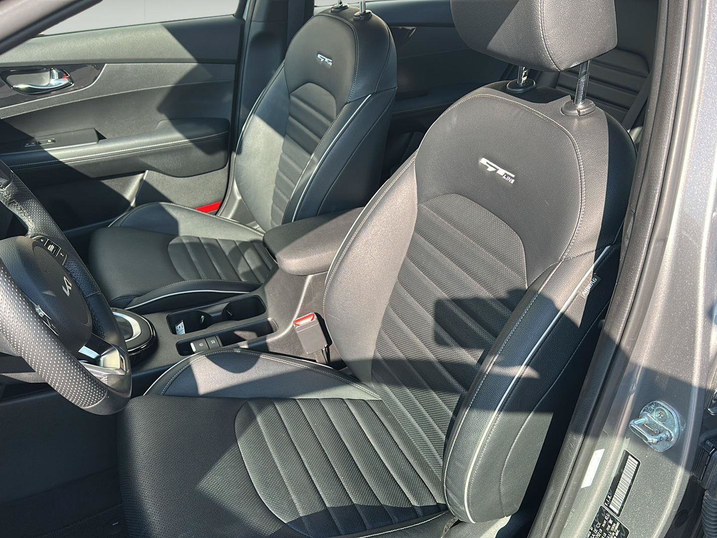 Used 2022 Kia Forte GT-Line w/ GT-Line Premium Package FWD image 8