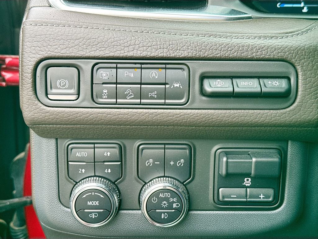 Used 2024 GMC Yukon Denali w/ Denali Reserve Package image 14