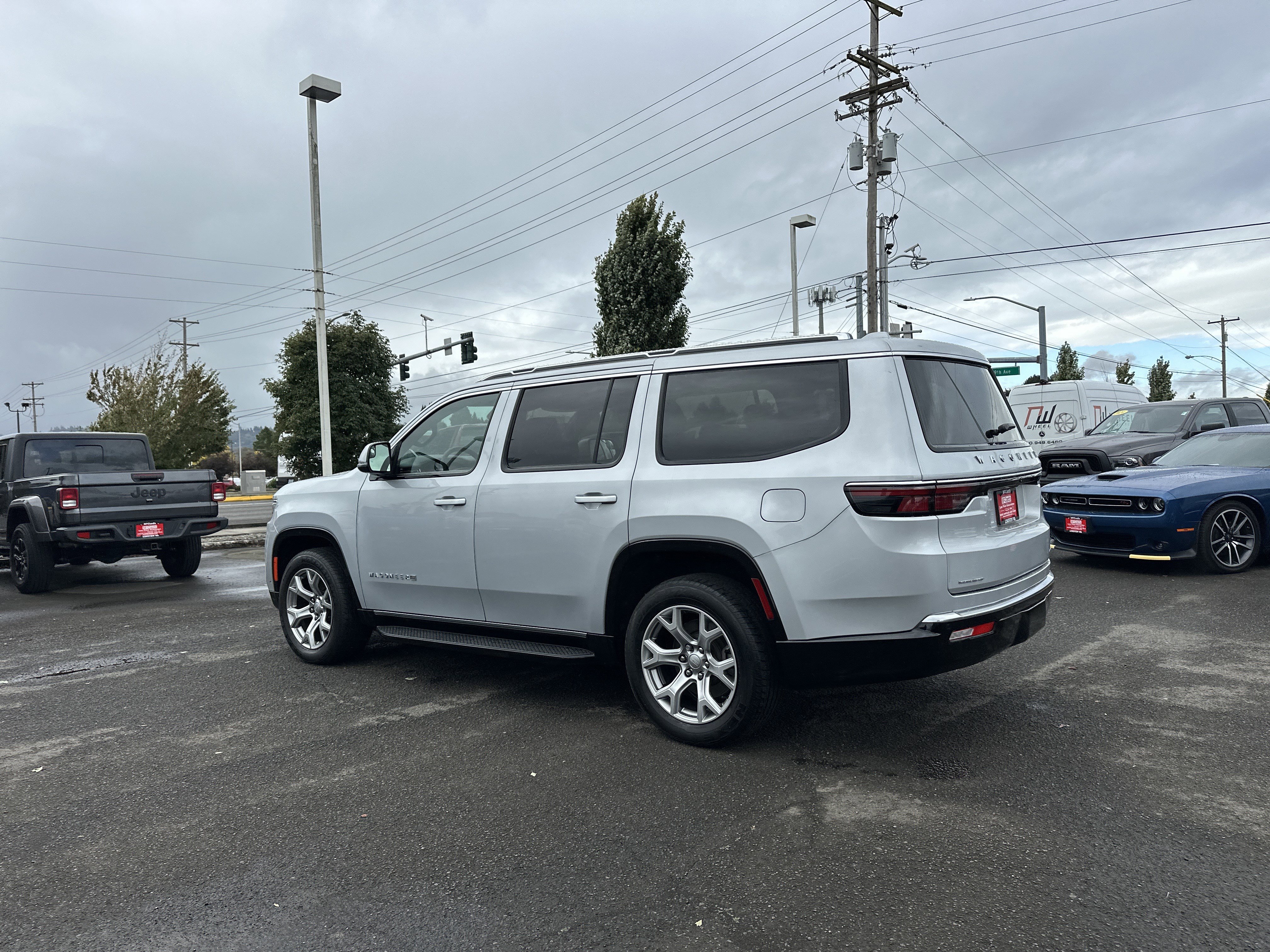 Used 2022 Jeep Wagoneer Series II image 3